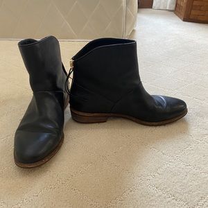 Awesome UGG everyday bootie!   Zip-ups in the back!